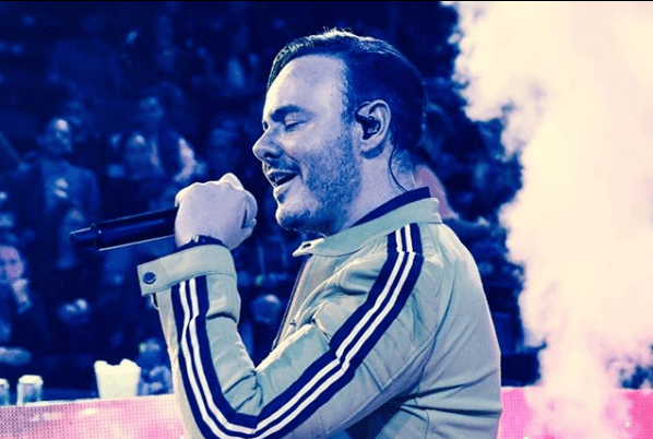 Incluso, dijo a Televisa Espectáculos: 
<i>"</i>Es tema de dos, estamos platicando. Sherlyn es una mujer maravillosa y esto preferimos mantenerlo entre nosotros
<i>".</i>