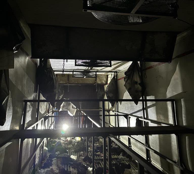 Tráiler en que fueron hallados los migrantes en Veracruz.