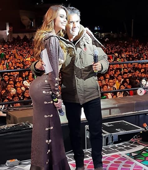 "
<b><a href="https://www.univision.com/entretenimiento/yanet-garcia-tiene-claras-las-tres-cualidades-que-busca-en-su-proximo-novio-fotos" target="_blank">Me da mucha pena</a></b>, porque me llevo increíble con su ex, Fernanda, nos conocimos en el teatro y es una mujer divina, espectacular", dijo García.