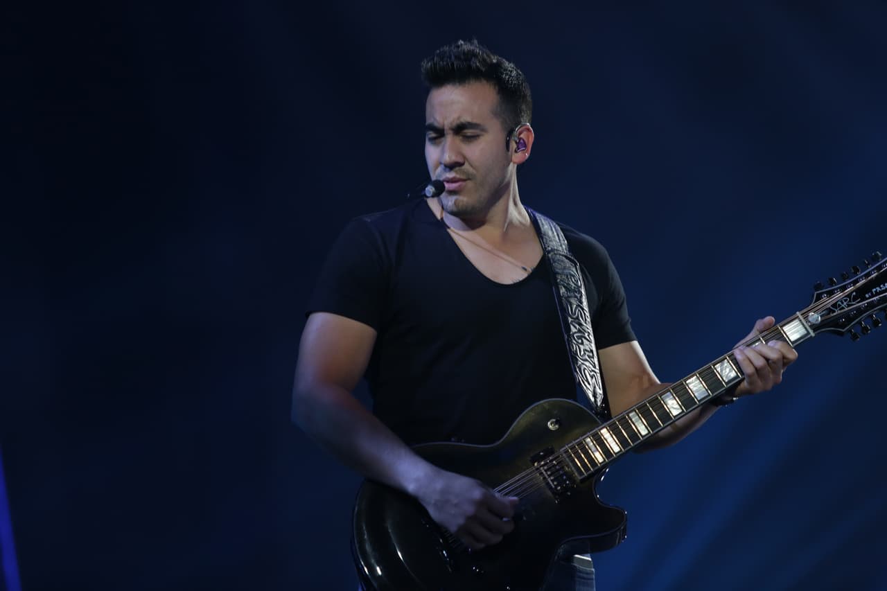 Armando Ramos estaba tocando con mucho sentimiento.