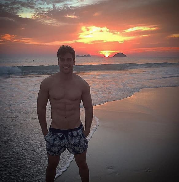 Ella le llevaba 10 años al galán de telenovela.