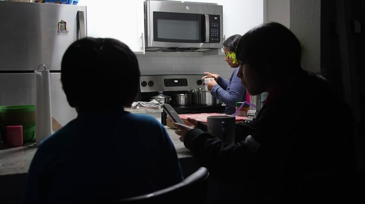 Exclusiva N+ Univision: Niños en Dilley inventan juego 'Escapando de la Migra' durante el encierro en centro de ICE