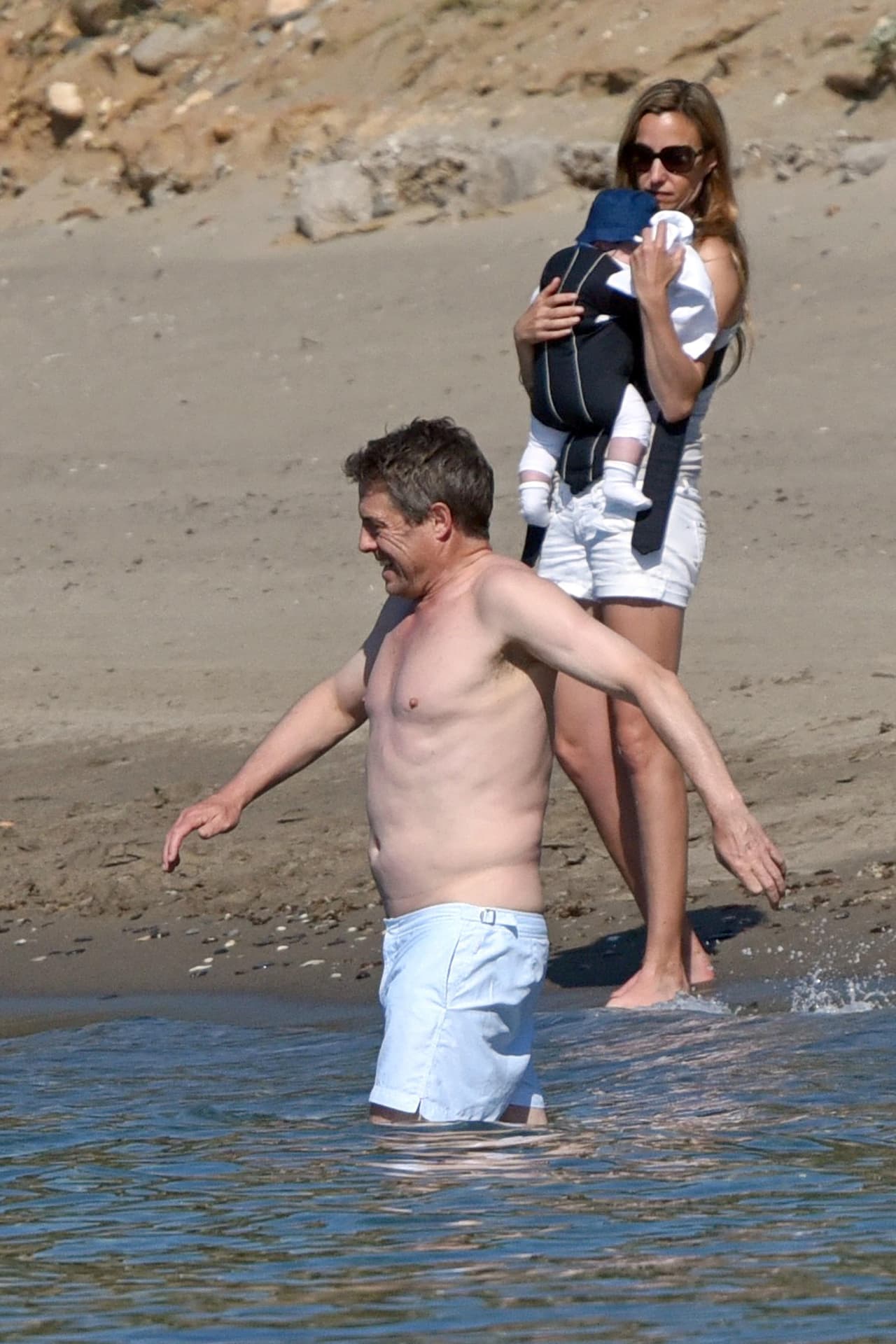 Así que sólo fue Hugh quien se animó a entrar al mar.