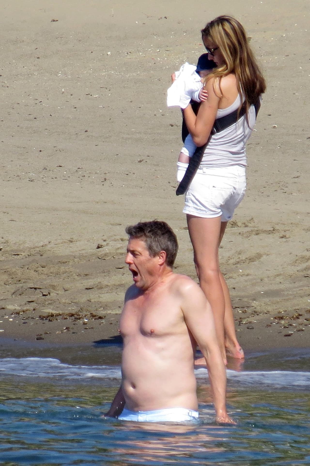 Pobrecito, se nota que el agua estaba helada.