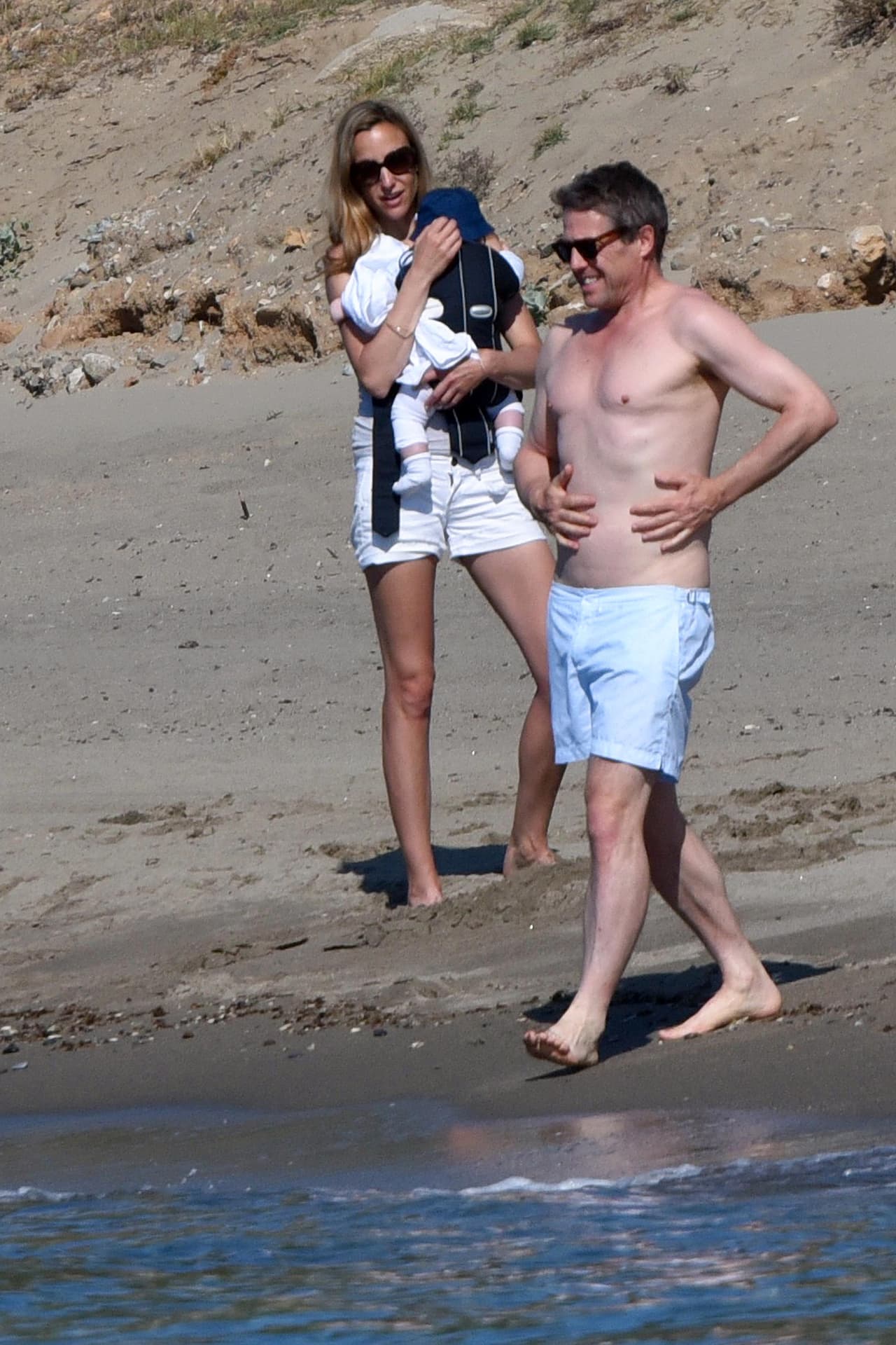 Anna se quedó cargando al bebé.