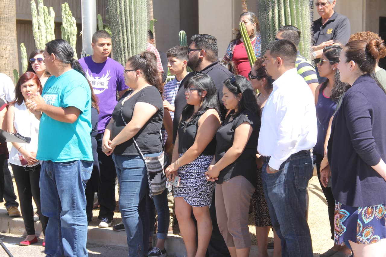 Luego de la rueda de prensa, los manifestantes entraron al edificio de la gobernación.