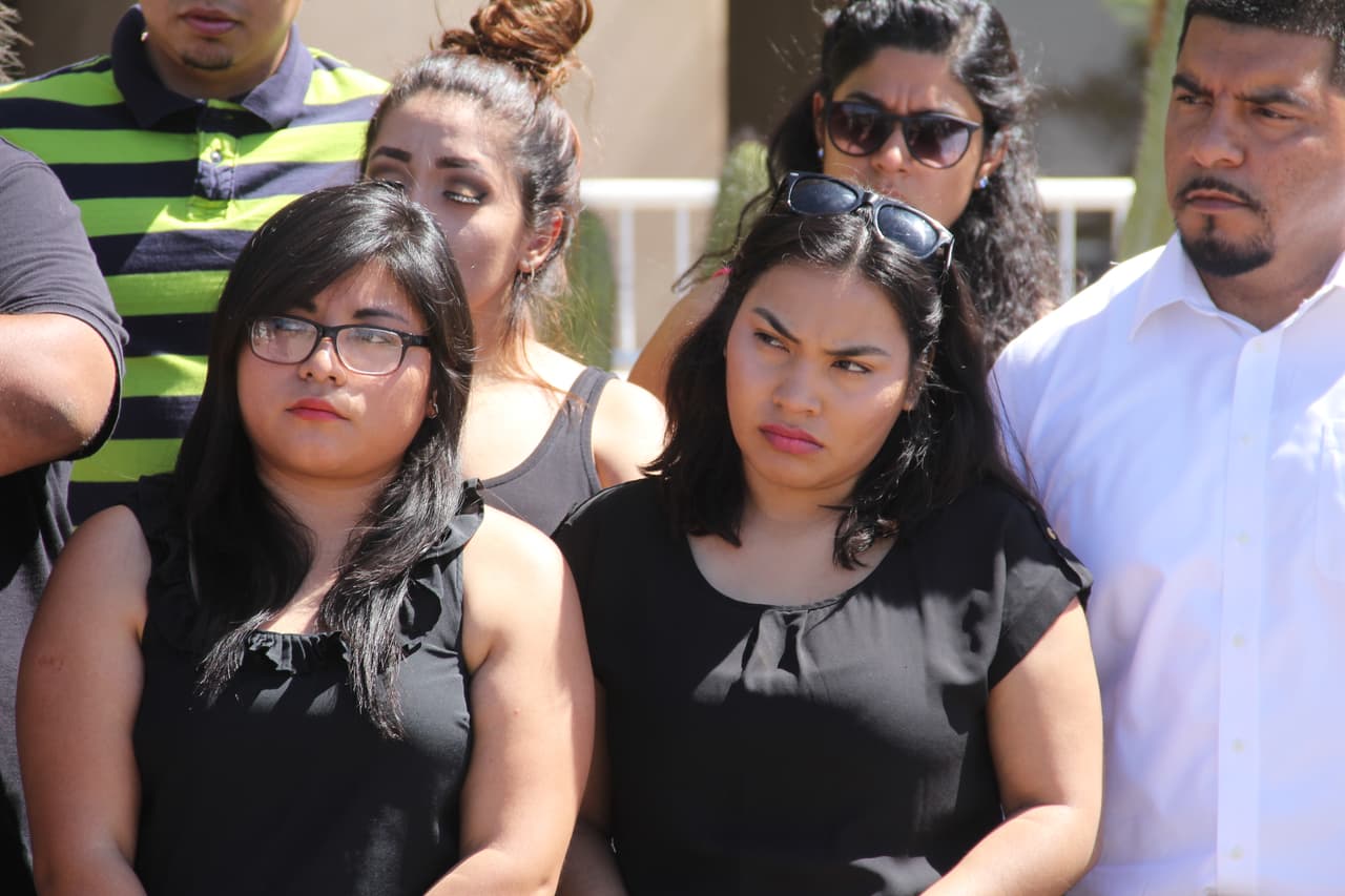 Ellos denuncian que estas propuestas de ley son racistas, antiinmigrantes, y reaccionarias.