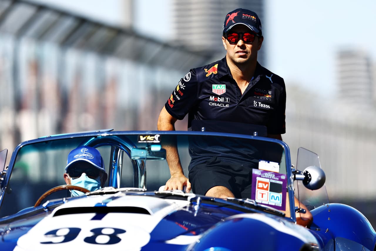 Charles Leclerc se llevó de punta a punta el GP de Melbourne en una extraordinaria carrera mientras que el mexicano Checo Pérez se trepó al podio seguido por George Russell. Max Verstappen quedó fuera por falla mecánica.