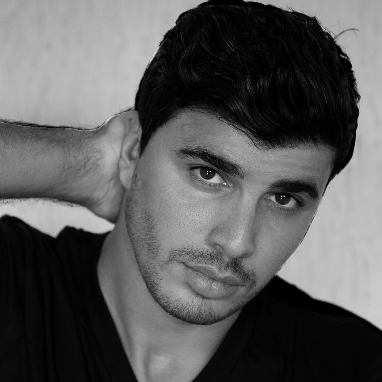 Por fortuna, Bruce no sufrió lesiones graves y sigue siendo el sueño de muchas chicas que oran porque se anime a hacer algo en televisión.