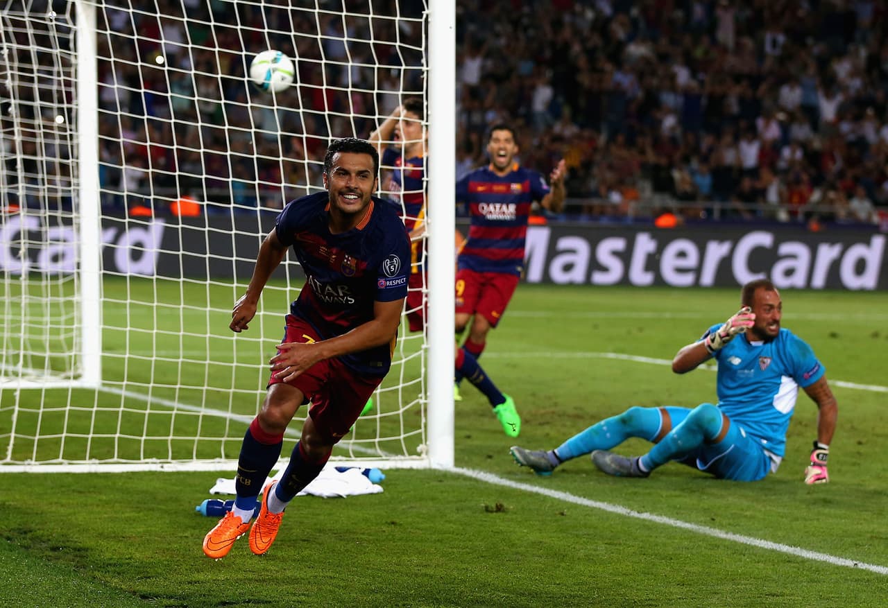 7 Pedro Rodríguez – Entró al inicio del tiempo extra por Mascherano y se convirtió en el héroe de la final, como sucedía casi siempre en el Barça de Pep Guardiola. Marcó el tanto de la victoria en la segunda mitad de la prolongación y lo celebró con rabia. Luego, en la posterior celebración se le vio ausente. Tiene pie y medio en el Manchester United. Calificación: 8.