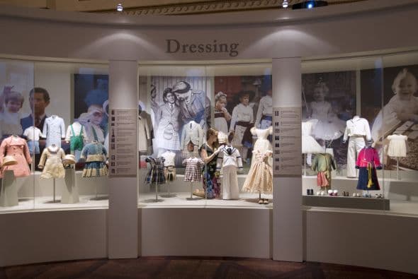 Nacimientos, aniversarios, juguetes de interior y exterior son algunos de los temas que aborda la exposición.