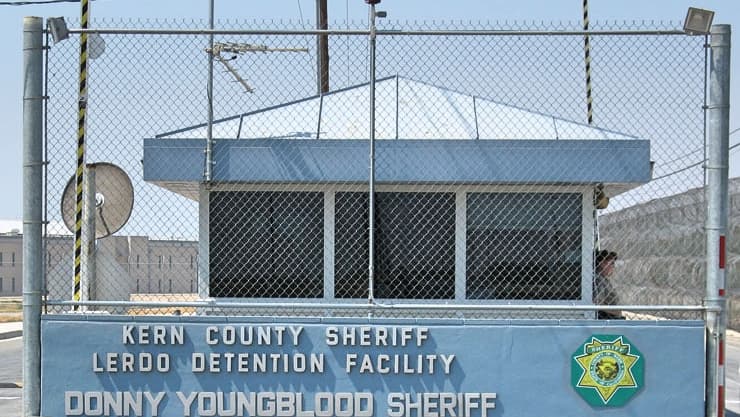 Cuatro heridos por trifulca de más de dos horas entre 120 reos en una cárcel de California