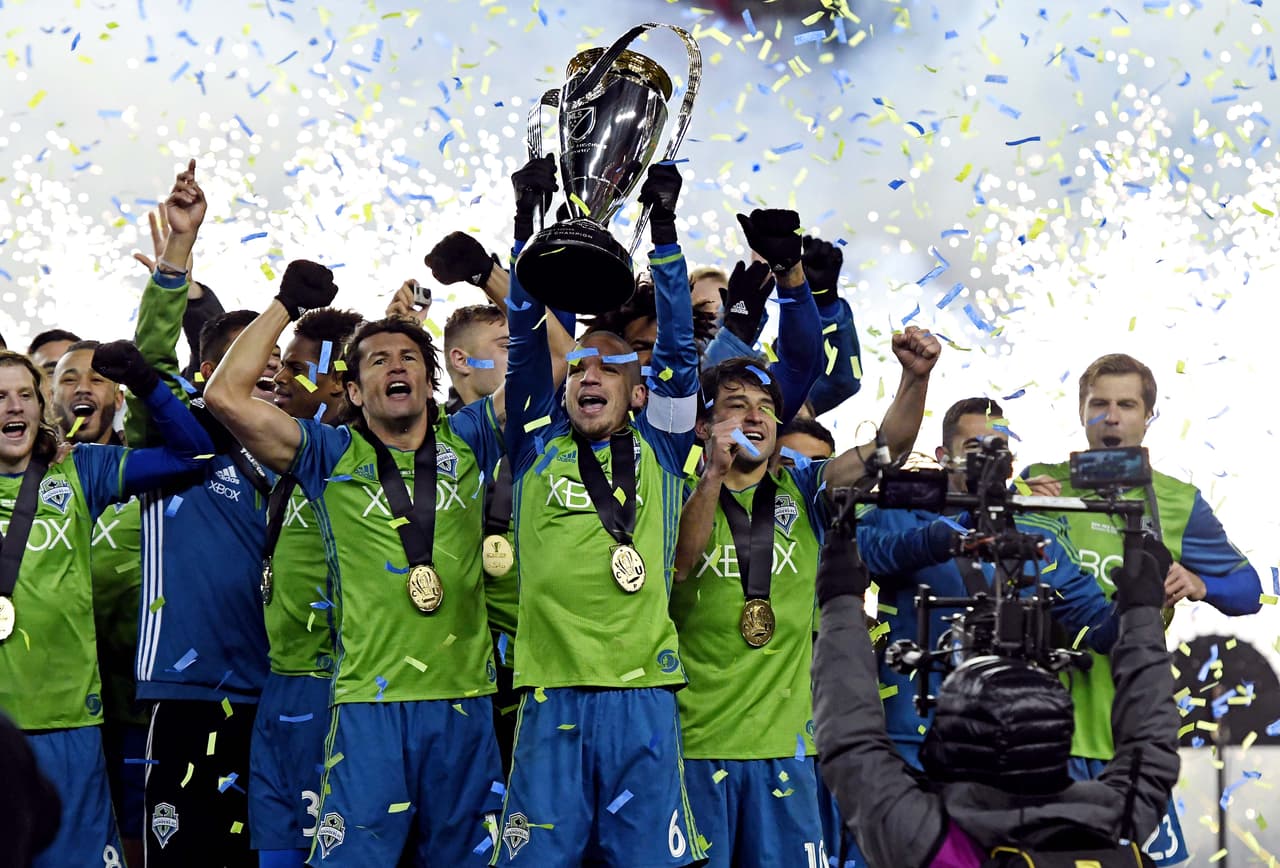 Los Seattle Sounders levantaron la Copa MLS por primera vez en la historia de la franquicia tras derrotar a Toronto FC en tiros de penal luego de 120 minutos sin goles.