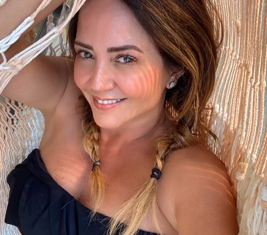 Luego, la también actriz justificó el motivo del viaje. Confirmó que el objetivo fue visitar a sus padres, Juan Legarreta e Isabel Martínez, para ver qué se les ofrecía. 
<br>