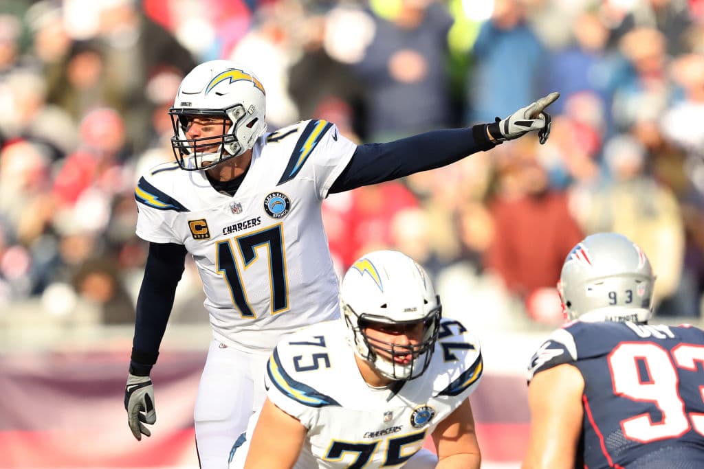 Philip Rivers completó 25 de 51 pases para 33q yardas con tres touchdowns y una intercepción. Fue capturado en dos ocasiones.