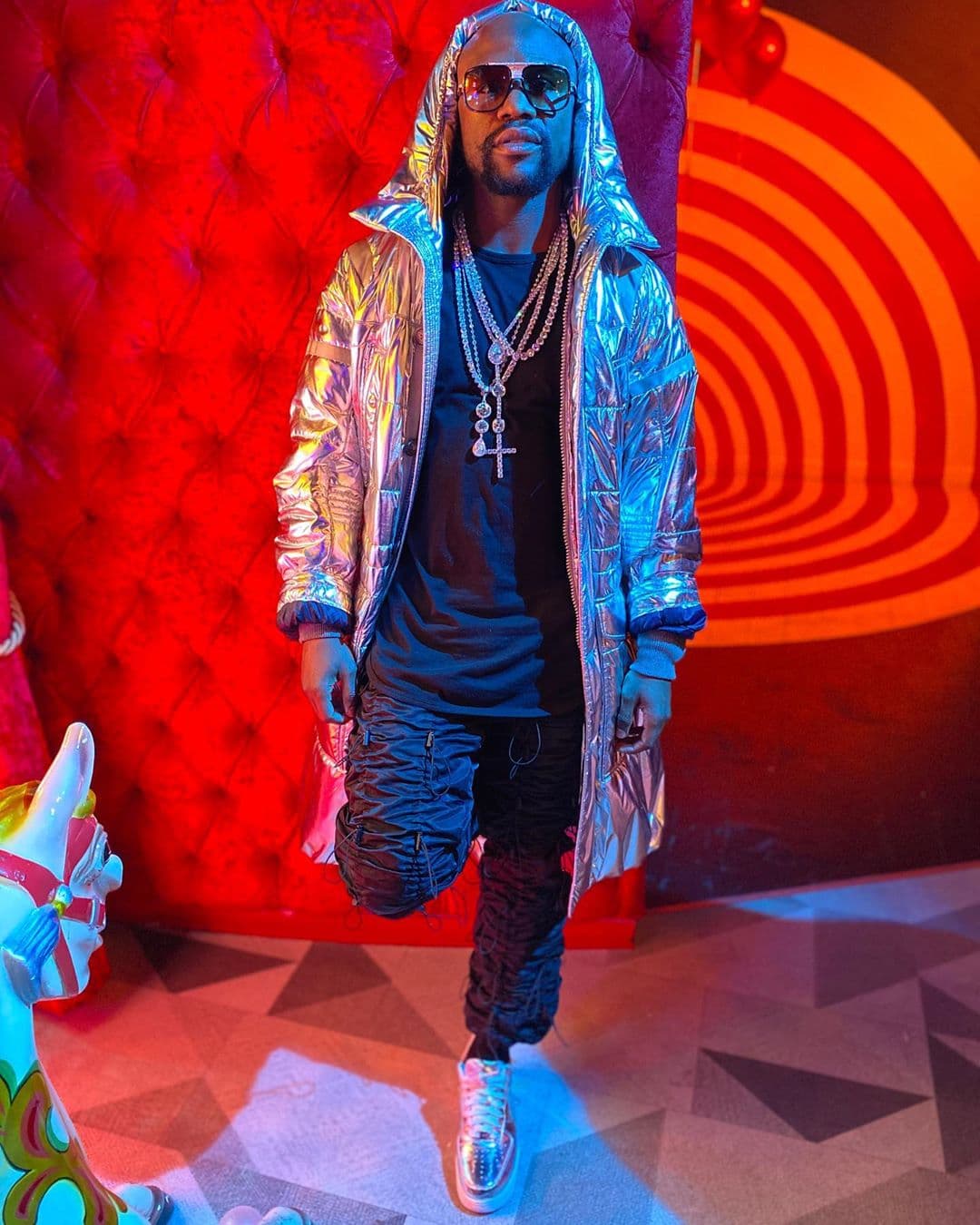 ¿Cómo ir al antro y ligar? Utiliza un outfit de rapero, siempre vas a llamar la atención y tienes más chances de ligar.