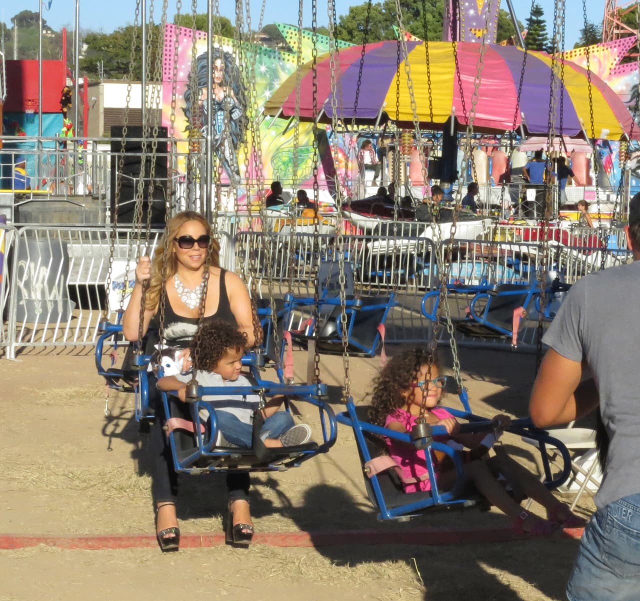 Mariah y sus hijos viven horas de diversión.