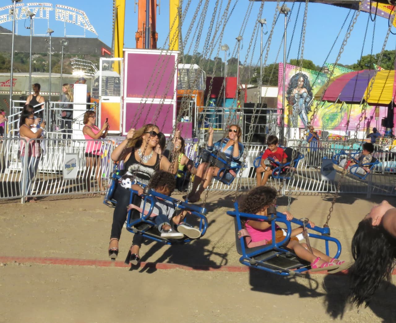 Además de los festejos, Carey provoca los momentos de diversión en familia.