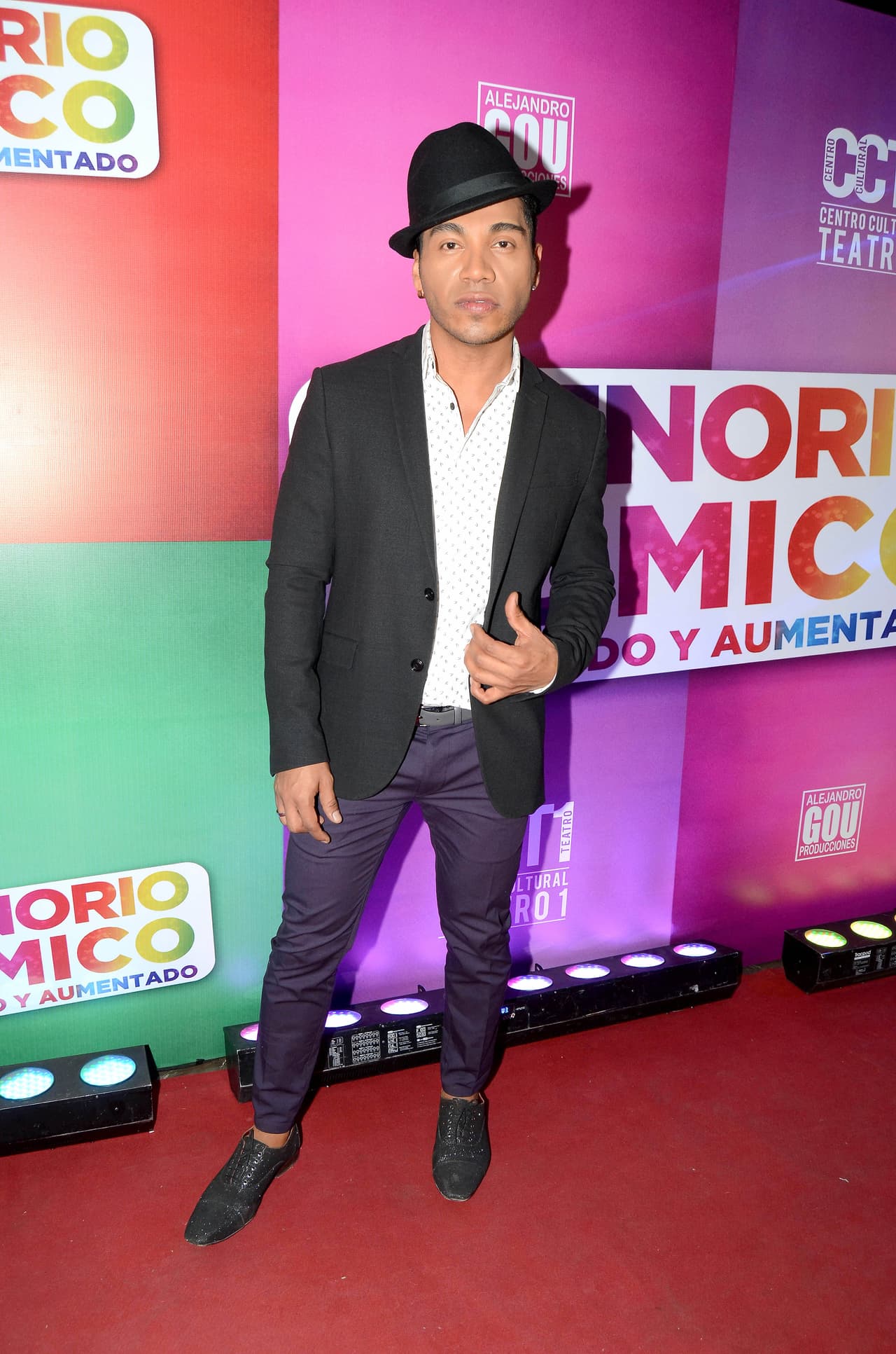 "Vivimos una experiencia mi equipo de trabajo y yo bastante fuerte, un 
<b>asalto con violencia</b>, nos despojaron de todas las cosas que traíamos, nos quedamos a mitad de la carretera, afortunadamente teníamos gasolina en la camioneta y nos dejaron la camioneta para poder movernos", relató en el video que publicó desde las oficinas del Ministerio Público de Xalapa, capital de Veracruz. 
<br>