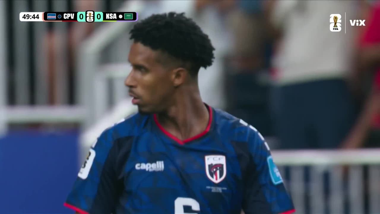 ¡Zurdazo de Kevin Piña que sale por encima del arco!