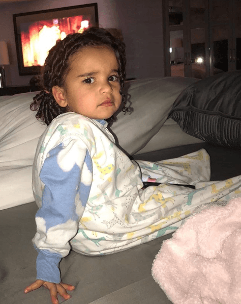 Mientras que Rob Kardashian es padre de
<b> Dream Renée</b>, quien 
<b><a href="https://www.univision.com/famosos/rob-kardashian-se-libra-de-pagar-20-000-dolares-mensuales-a-blac-chyna-fotos" target="_blank">nació de su relación con Blac Chyna,</a></b> hace dos años.