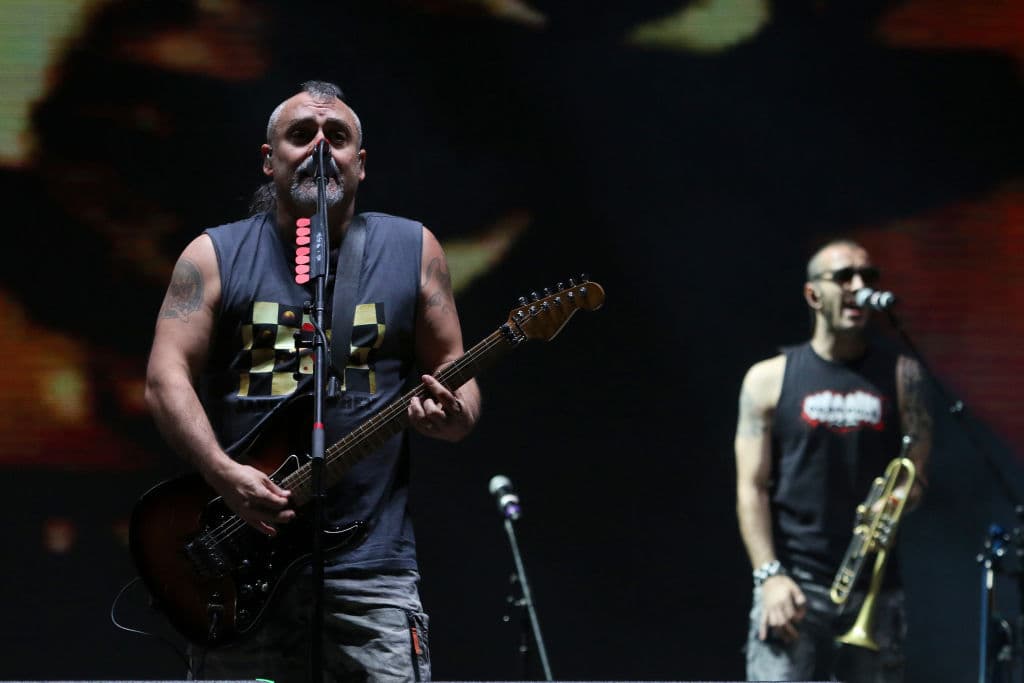 Finalmente, entre los tantos grupos y artistas que le han cantado a la marihuana también está
<b>Ska-P</b> con su tema ‘
<b><a href="https://www.youtube.com/watch?v=OurGZr5EGLY" target="_blank">Legalización</a></b>’.