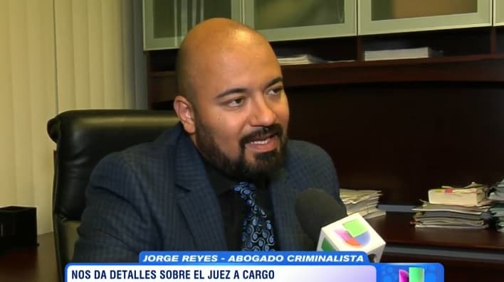 Orlando Segura habló con el abogado criminalista Jorge Reyes, quien investigó al juez de Newberry que probablemente será quien enjuicie al cantante. Thomas Houston es probablemente quien lo llevará a juicio. Según Reyes, dice que es bastante justo e impacial. También investigó a la fiscalía, quienes investigarán si Larry es culpable o no.