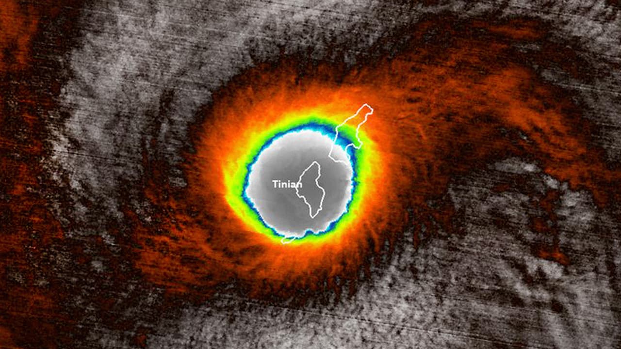 El tifón Yutu golpeó Las Islas Marianas con vientos de 180 mph.