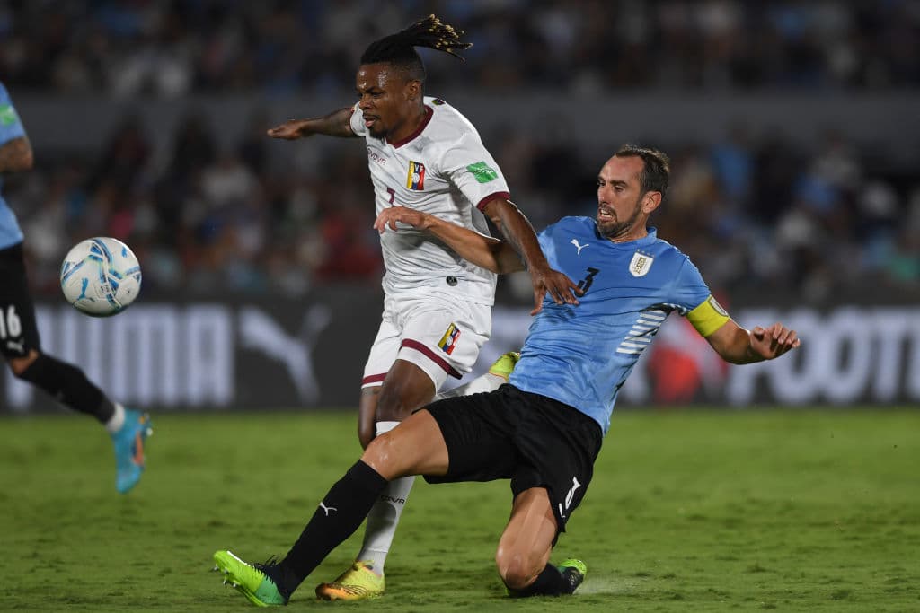 Venezuela no sabe ni por dónde vaen los goles y Uruguay asegura los puntos con un contundente 4-1.