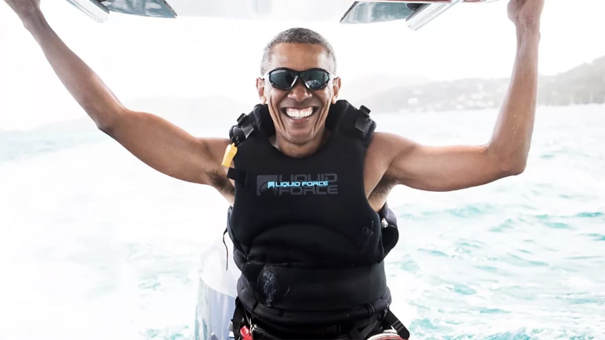 Tan pronto abandonaron el poder, los Obama fueron a refugiarse a Isla Mosquito, la isla privada del billonario
<b><a href="https://twitter.com/richardbranson?ref_src=twsrc%5Etfw">Sir Richard Branson.</a></b> Mientras Trump lidiaba con órdenes ejecutivas y manifestaciones, Obama alardeaba de sus buenos brazos y su estado físico.