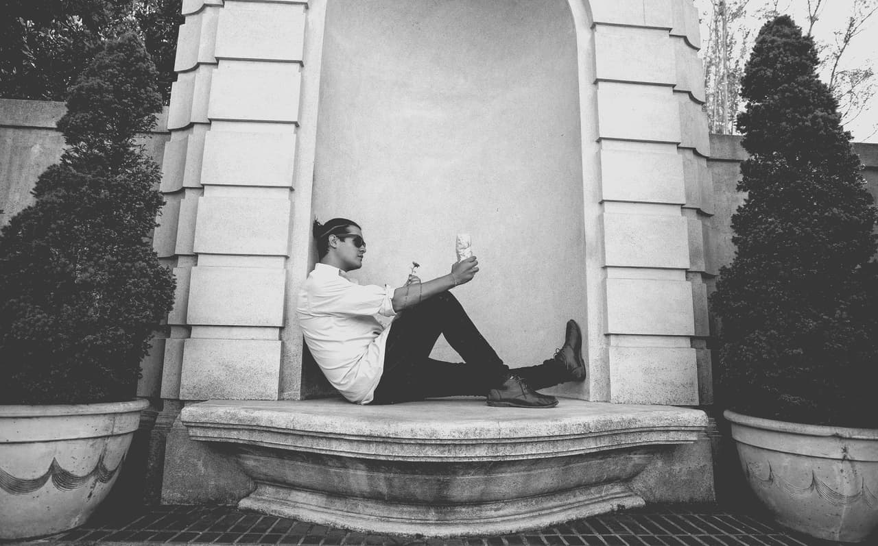 Las fotos del escritor han sido compartidas por miles de seguidores.