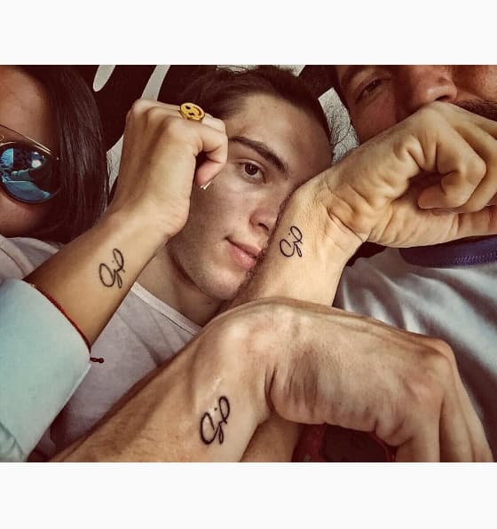 Julián se tatuó junto con sus hijos 