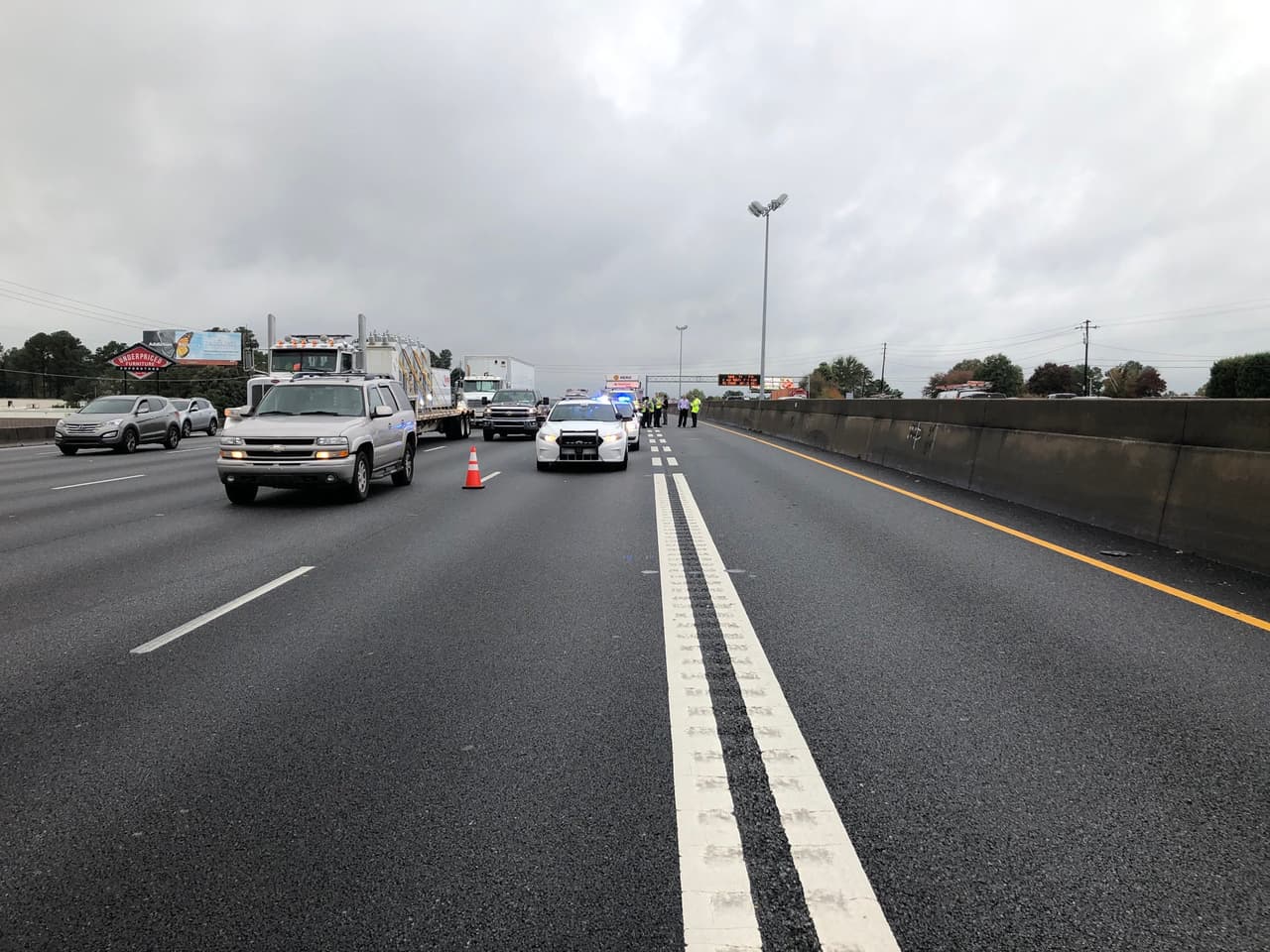 El cuerpo de la víctima se encontró en el asiento del conductor del auto.