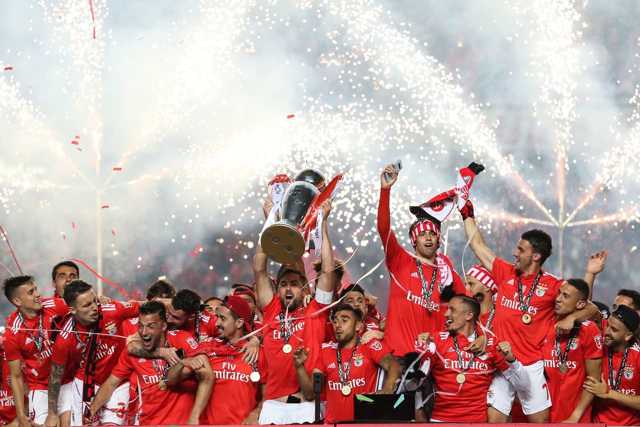 Los jugadores del Benfica celebraron la conquista del título 37 en la historia del club.