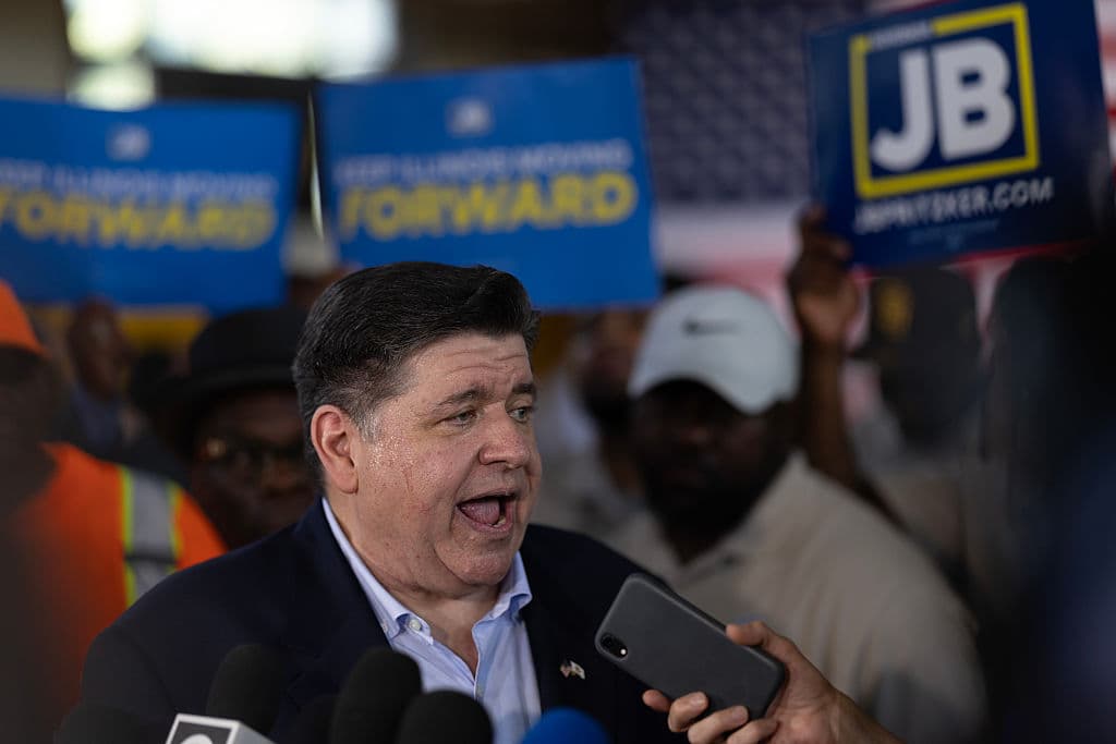 JB Pritzker es uno de los herederos de la
<b>cadena de hoteles Hyatt</b> y supo aumentar su fortuna con inversiones en
<b>capitales de riesgo</b>.