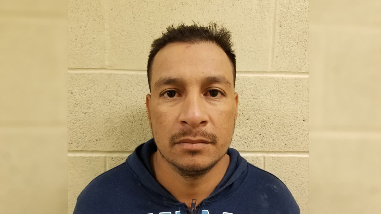 Fernando García Loya, de 31 años, fue sentenciado en Provo, Utah, por abuso sexual en 2009 y tras cumplir su senteencia fue deportado. La revisión de sus antecedentes mostró que tenía condenas por otros delitos graves en 2016, reingresar al país y no registrarse como delincuente sexual. El inmigrante mexicano fue arrestado en Nogales, el pasado 30 de noviembre.