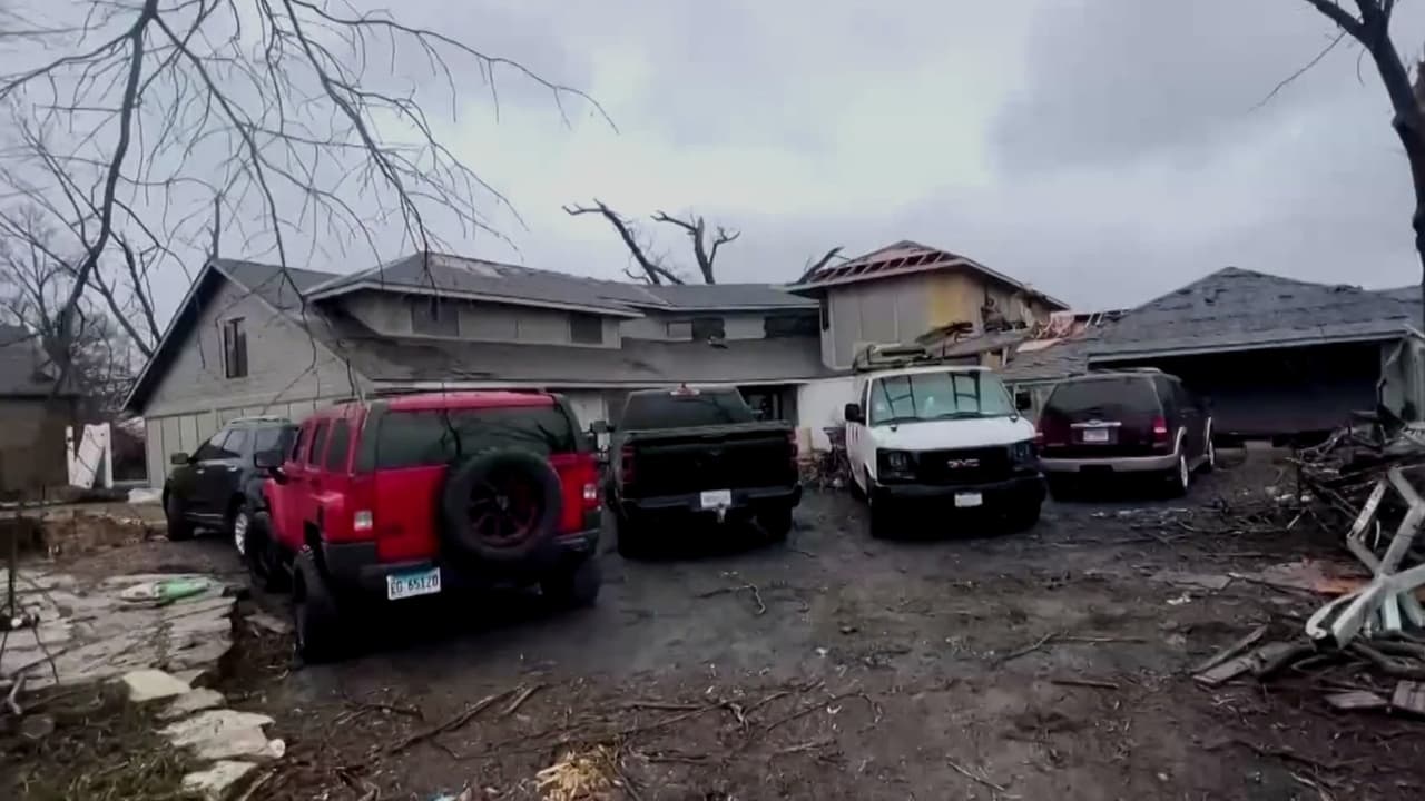 Tornado sacude Kankakee, Chicago y destruye el sueño de retiro de una pareja frente al río