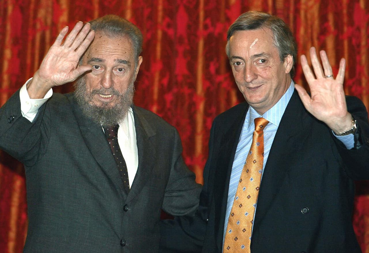 <b>Néstor Kirchner (1950-2010).</b> Fotografía tomada en 2003 del encuentro entre Fidel Castro y el expresidente argentino entre 2003 y 2007.