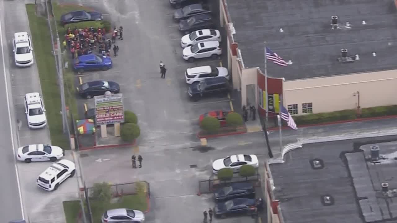Policía evacúa escuela en la ciudad de Hialeah por supuestas amenazas
