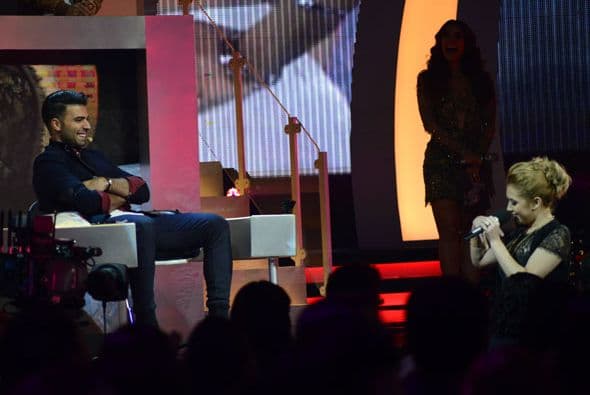 Paloma se bajó del escenario para cantarle directo a su capitán.