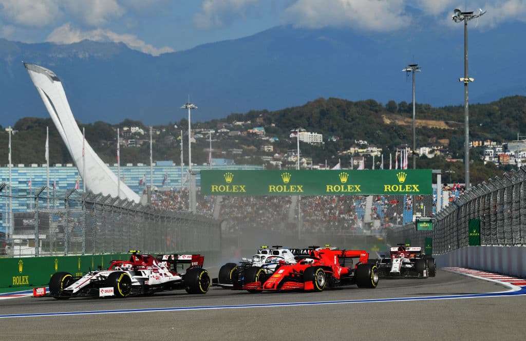 Bottas gana su segundo Grand Prix del año, en el podio lo acompañó Verstappen y Hamilton. El mexicano Sergio Pérez tuvo la oportunidad de tener un lugar en el podio pero se quedó en la cuarta posición en el Gran Premio de Rusia.