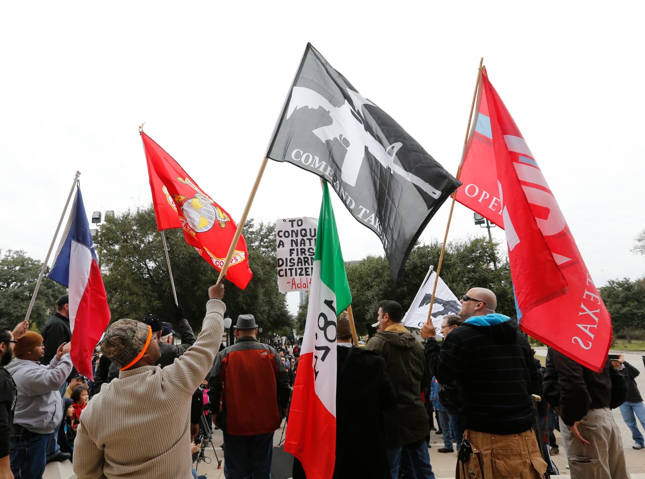 Decenas de activistas en favor del porte de armas se reunieron en el Capitolio de Texas el primer día del año para mostrar su apoyo a dicha legislación.