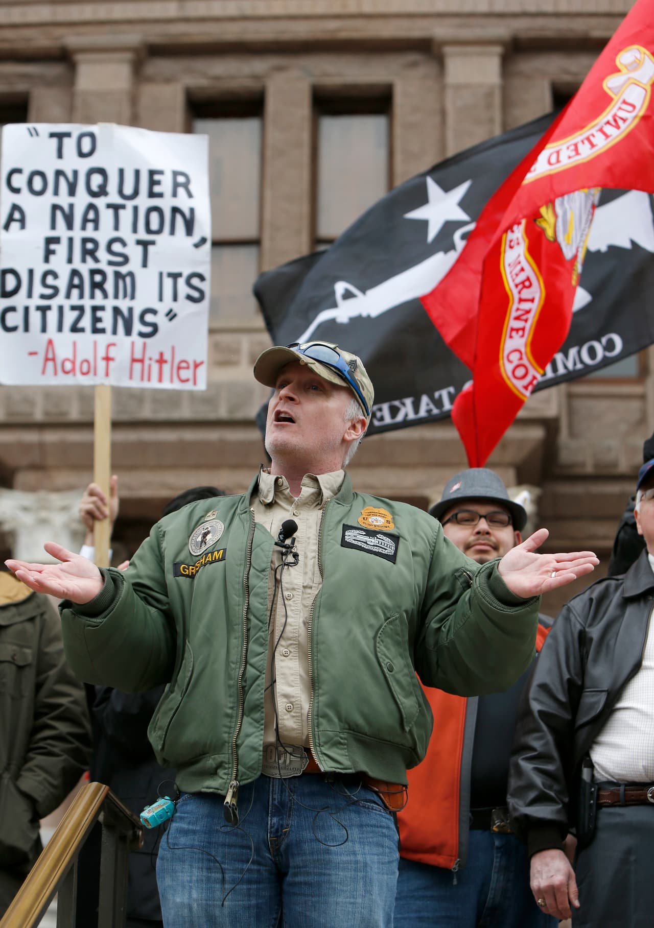 Decenas de activistas en favor del porte de armas se reunieron en el Capitolio de Texas el primer día del año para mostrar su apoyo a dicha legislación.