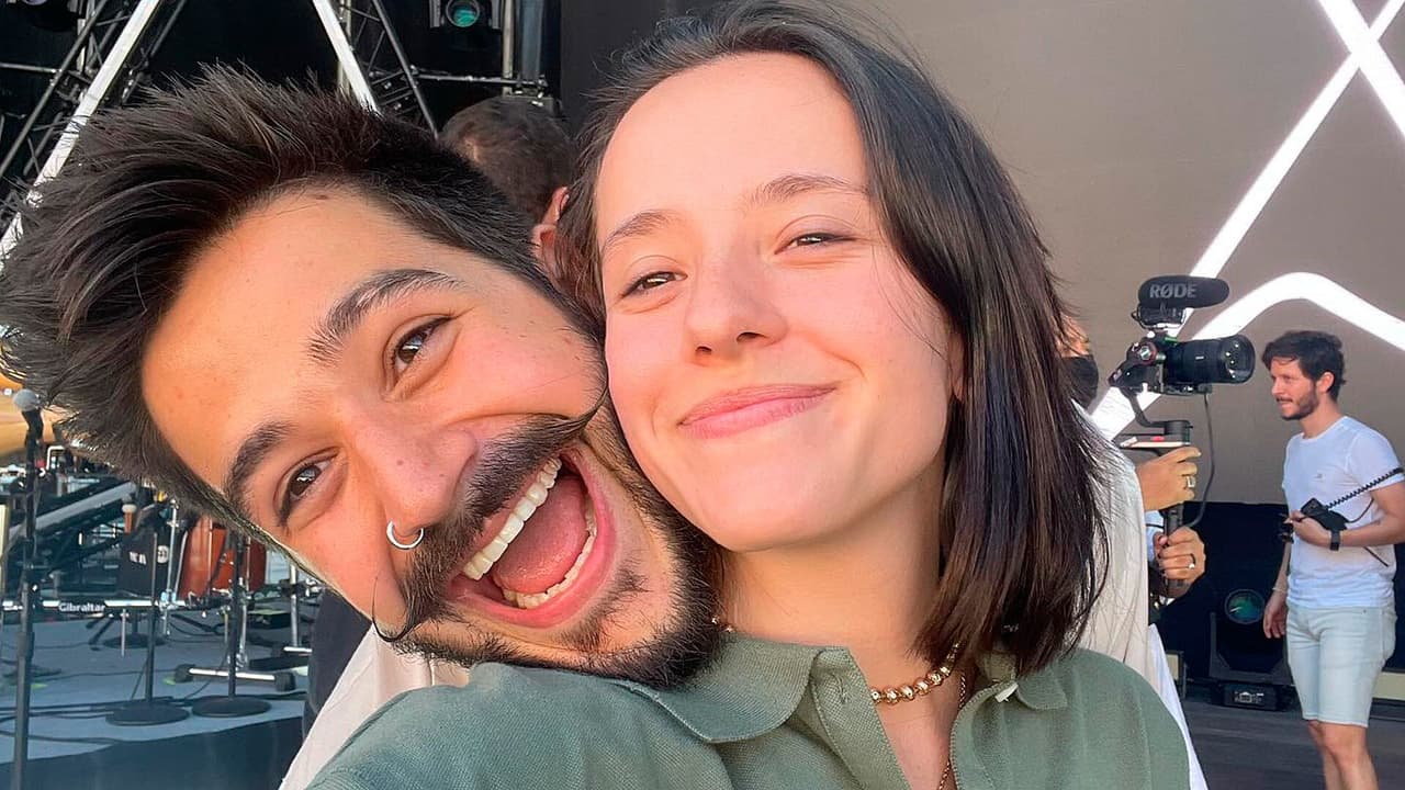 Con Índigo entre sus brazos, Evaluna y Camilo llegan a México y desatan locura