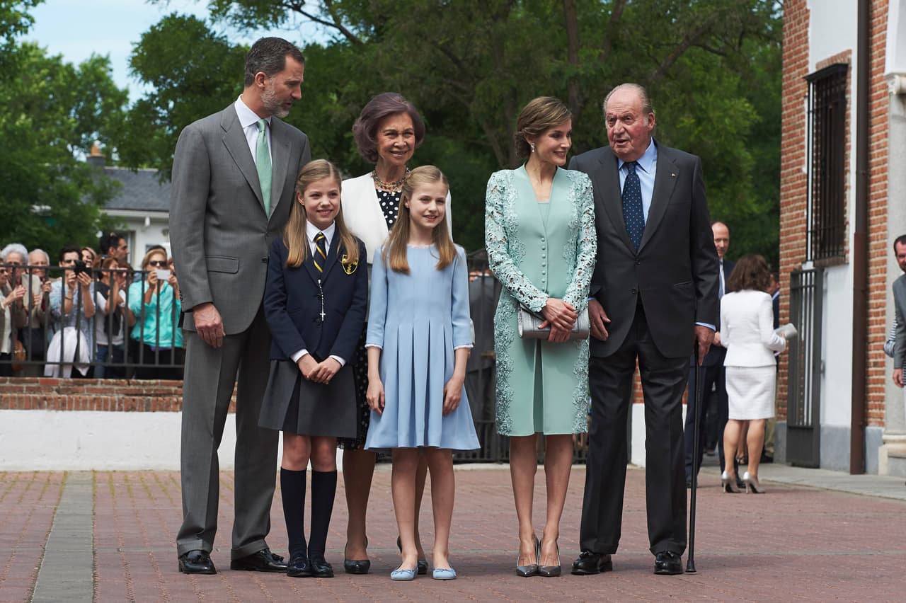 El traje de Letizia hacía juego con la corbata del rey Felipe VI.