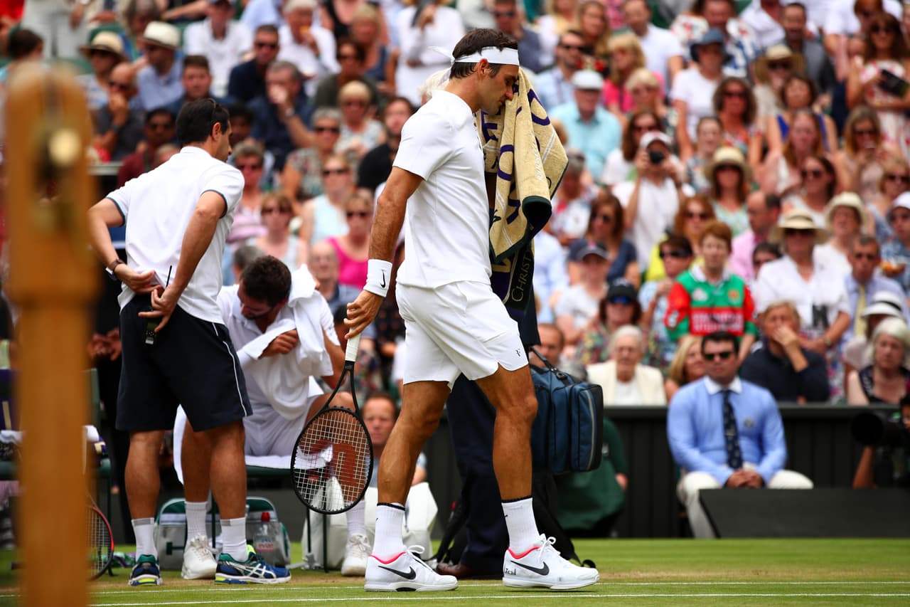 Federer es el segundo tenista de mayor edad en coronarte en un Grand Slam al coronarse con 35 años y 342 días.