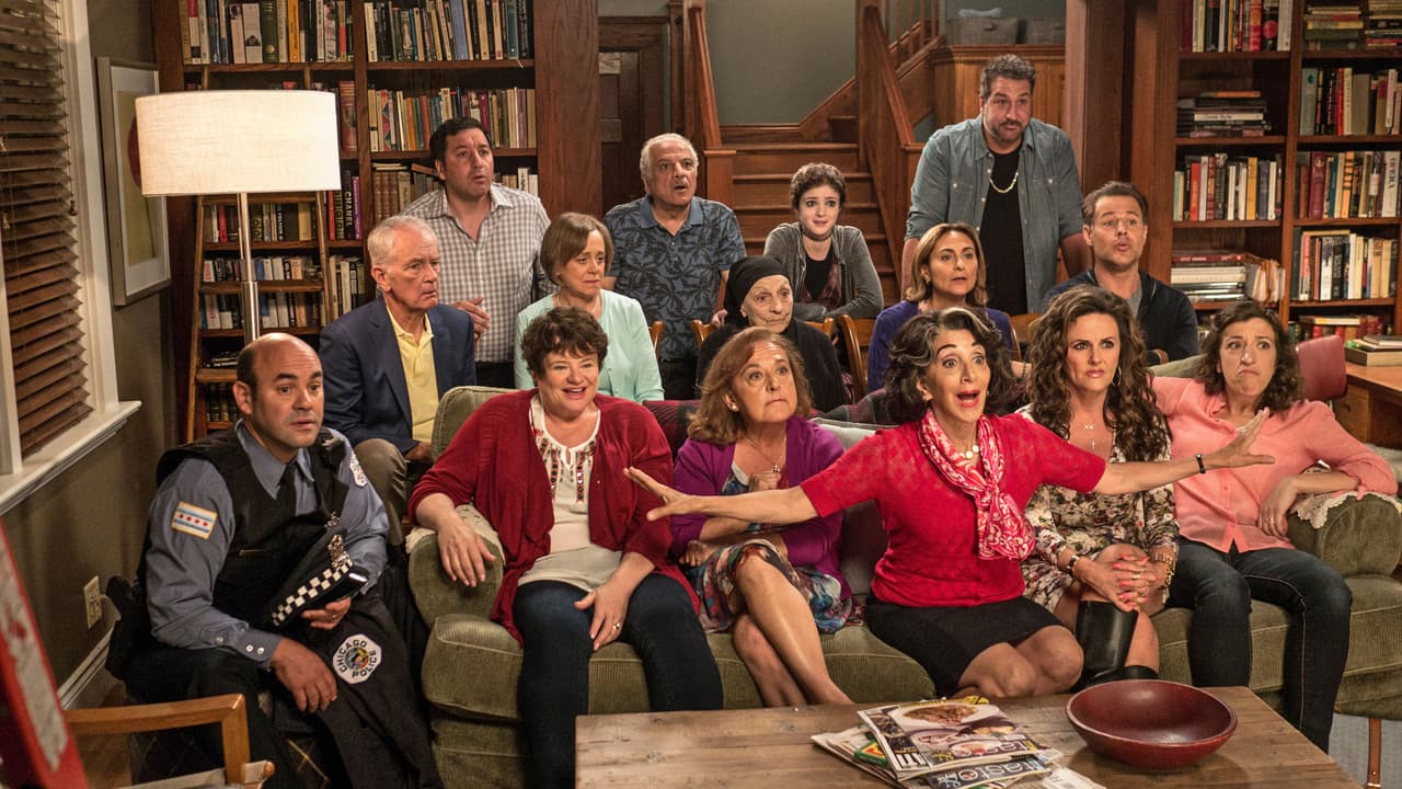 Debido a que se acerca el estreno de la esperadísima My Big Fat Greek Wedding 2, les presentamos cinco puntos en común entre las familias latinas y los Portokalos.