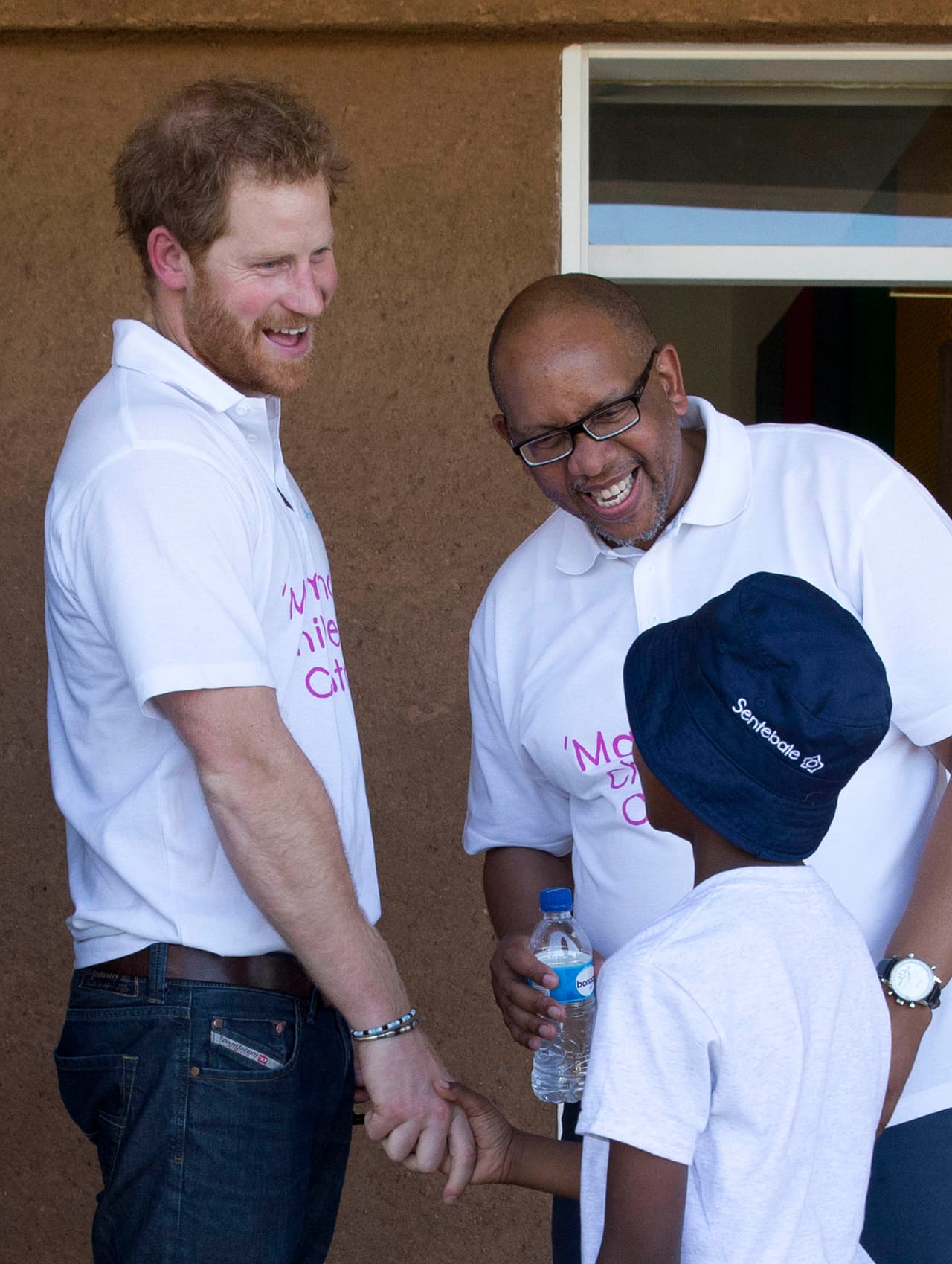 Harry no contenía su emoción de ver a su viejo amigo.