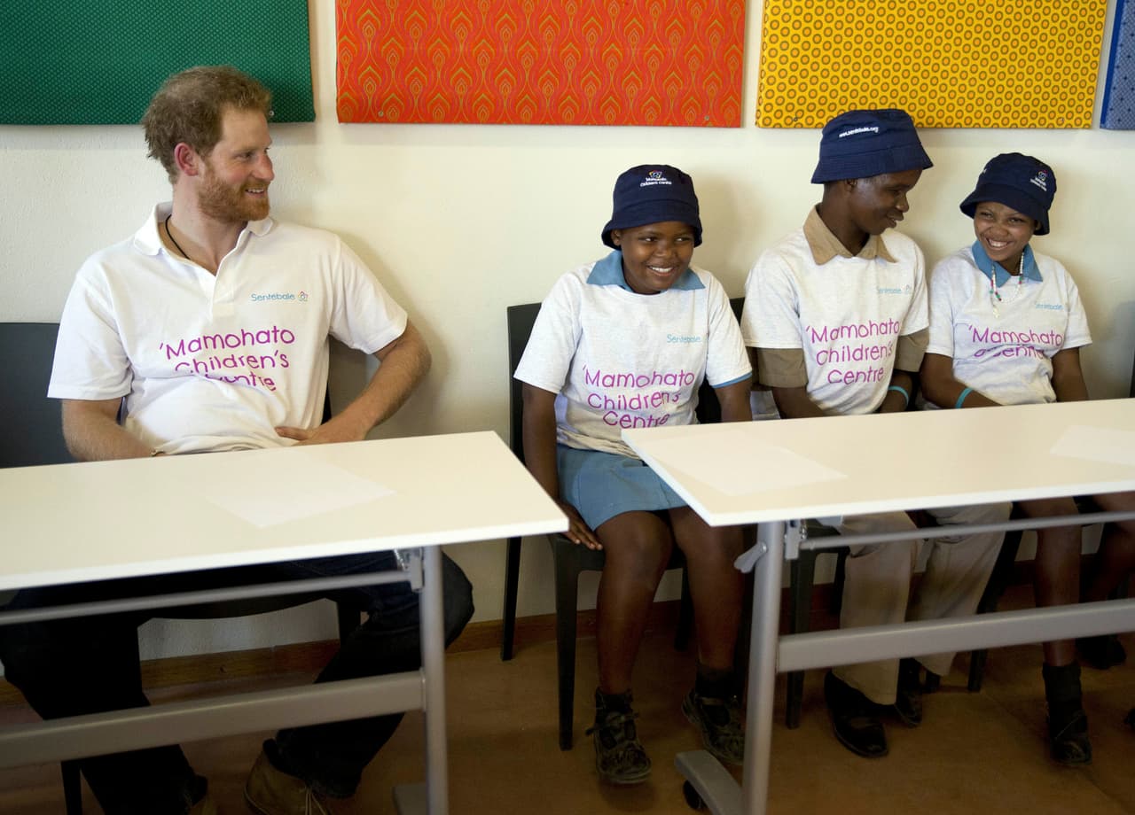 Harry también inauguró un comedor y dio un discurso.
