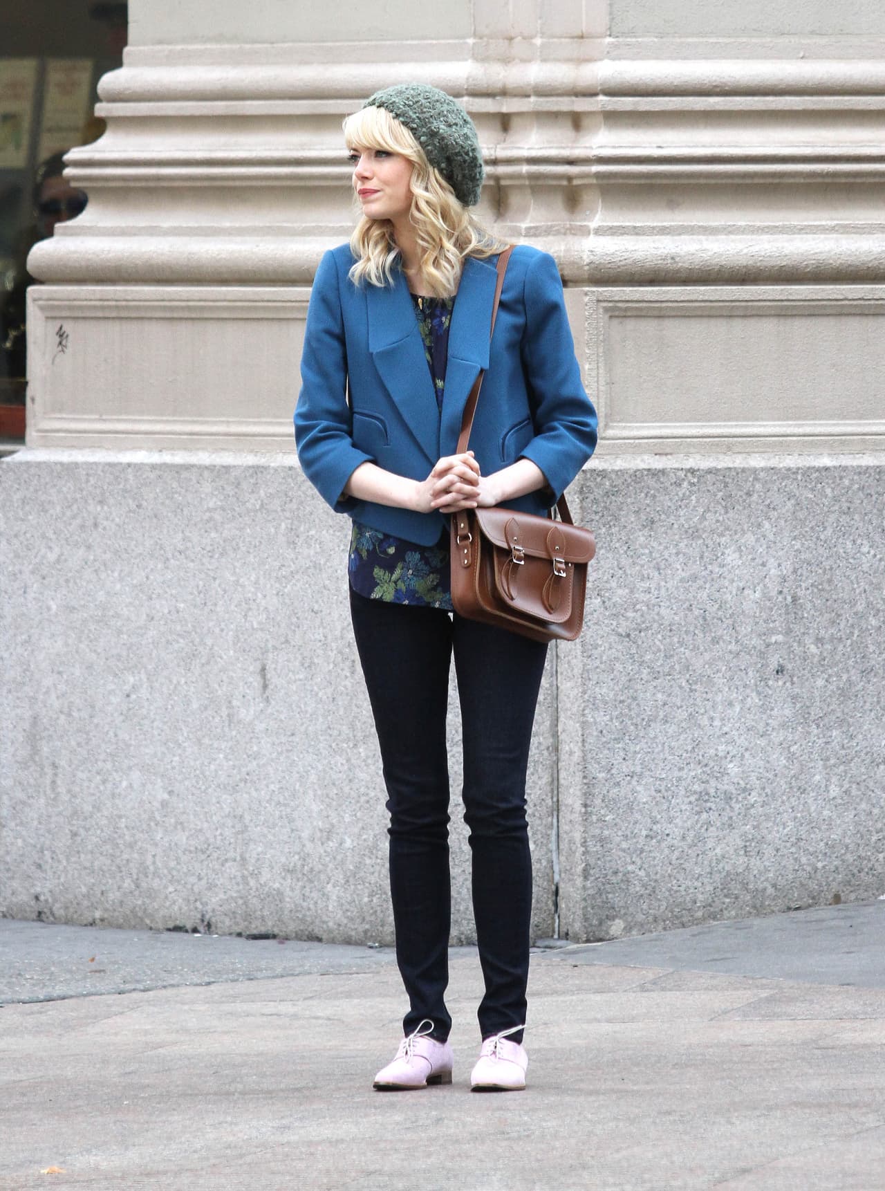 Los zapatos Oxford son una excelente elección, este tipo de zapatos se construyen tradicionalmente en cuero y eran históricamente bastante planos. Son los clásicos británicos cerrados, adornados con perforaciones o lisos.